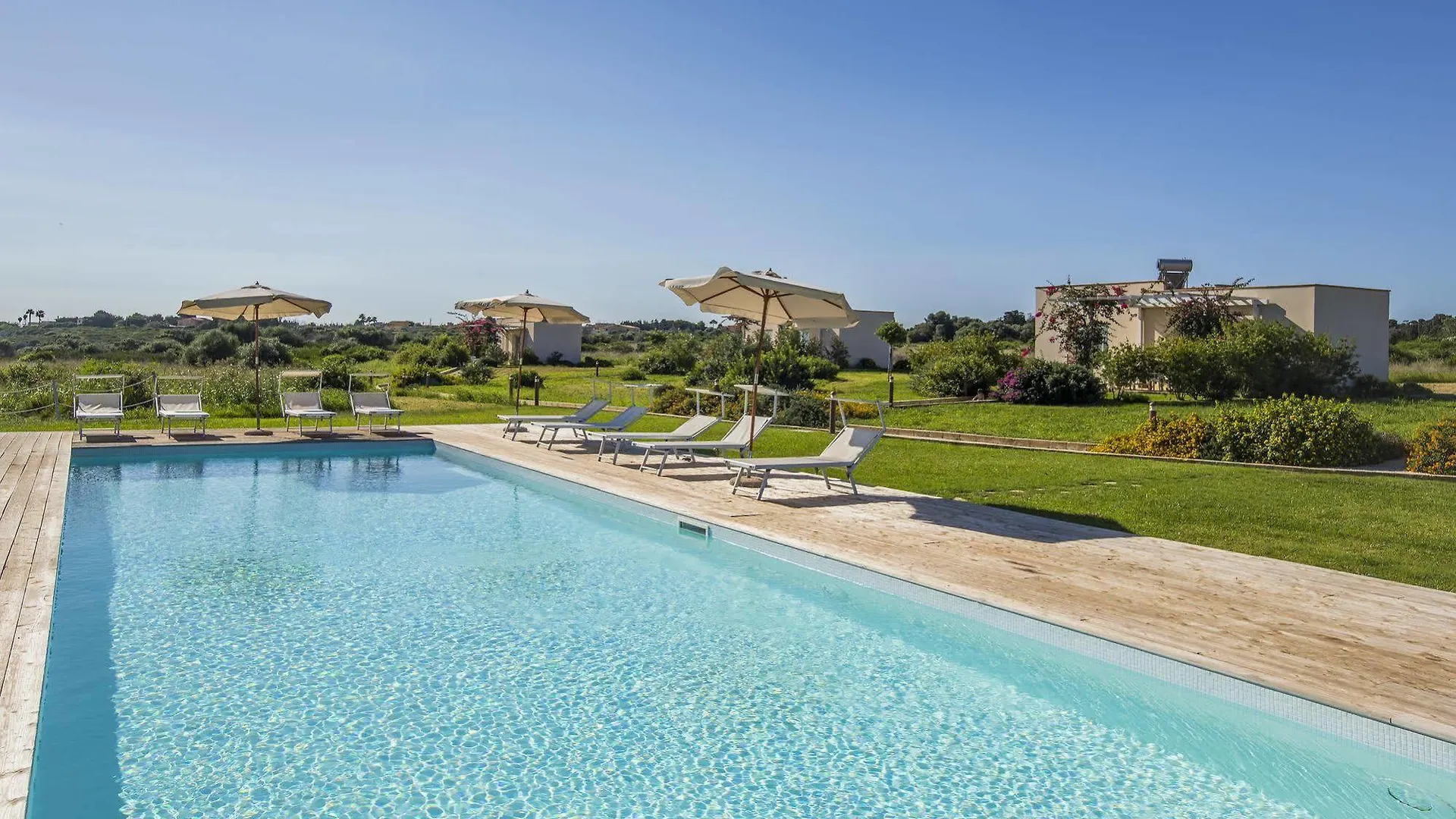 Casa Vacanza Casa Nel Sole Isola  Italy
