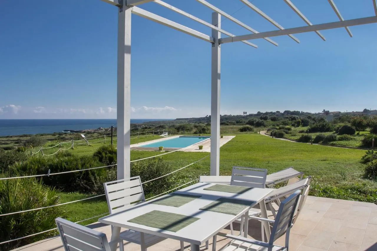 Casa Vacanza Casa Nel Sole Isola  Holiday home